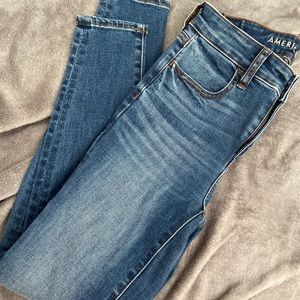 American Eagle High-Waisted Jeans !
